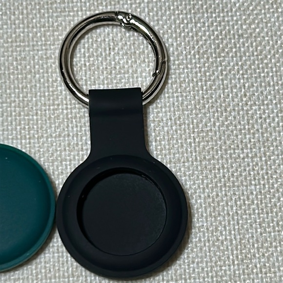 Air Tag Holder Case Silicone 2 Pieces Black and Green - Picture 3 of 5